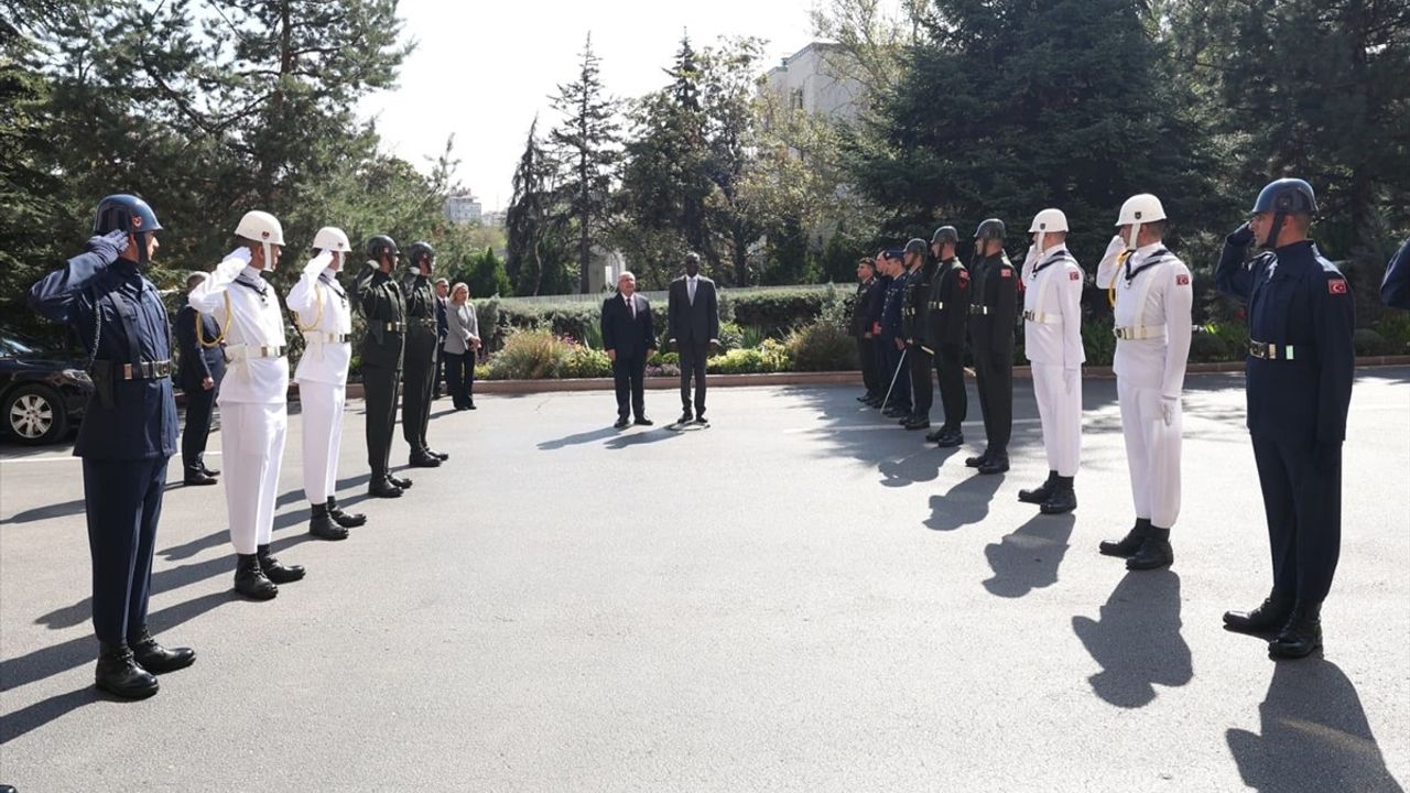 Yaşar Güler, Nijer Savunma Bakanı Salifou Mody'yi Ankara'da karşıladı