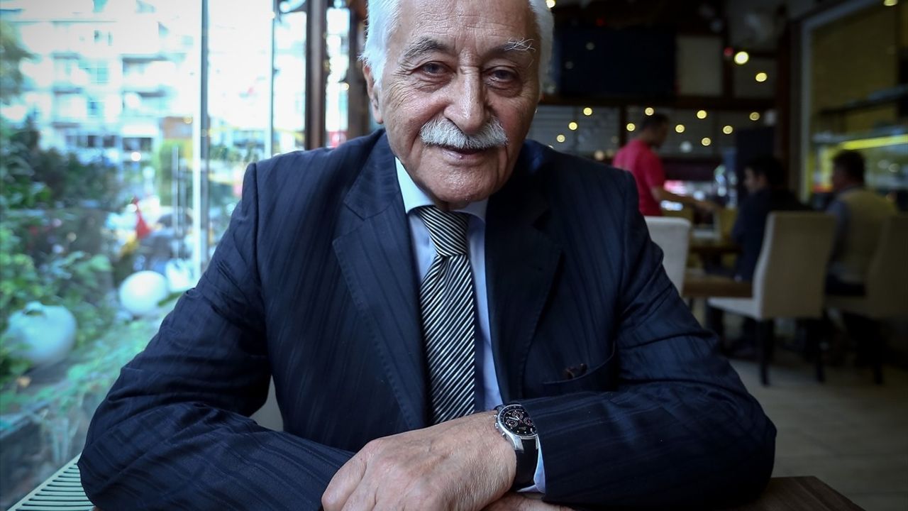 Yavuz Bülent Bakiler Vefat Etti: Türk Edebiyatının Milli Sesi