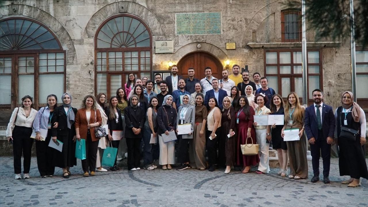 YEE'nin Türkoloji Sertifika Programı İstanbul'da Tamamlandı