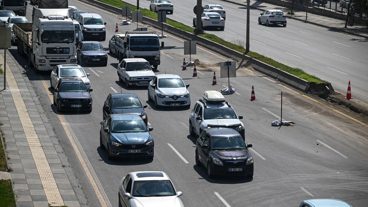 Yenikent ve Gimat Çalışmaları Ankara'da Trafiği Kilitledi
