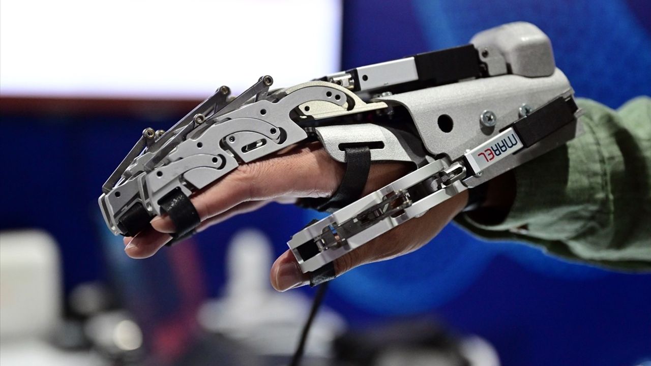 Yerli Miyoelektrik Robotik El Rehabilitasyonu TEKNOFEST'te — Düşük Maliyetli Tedavi Hedefi