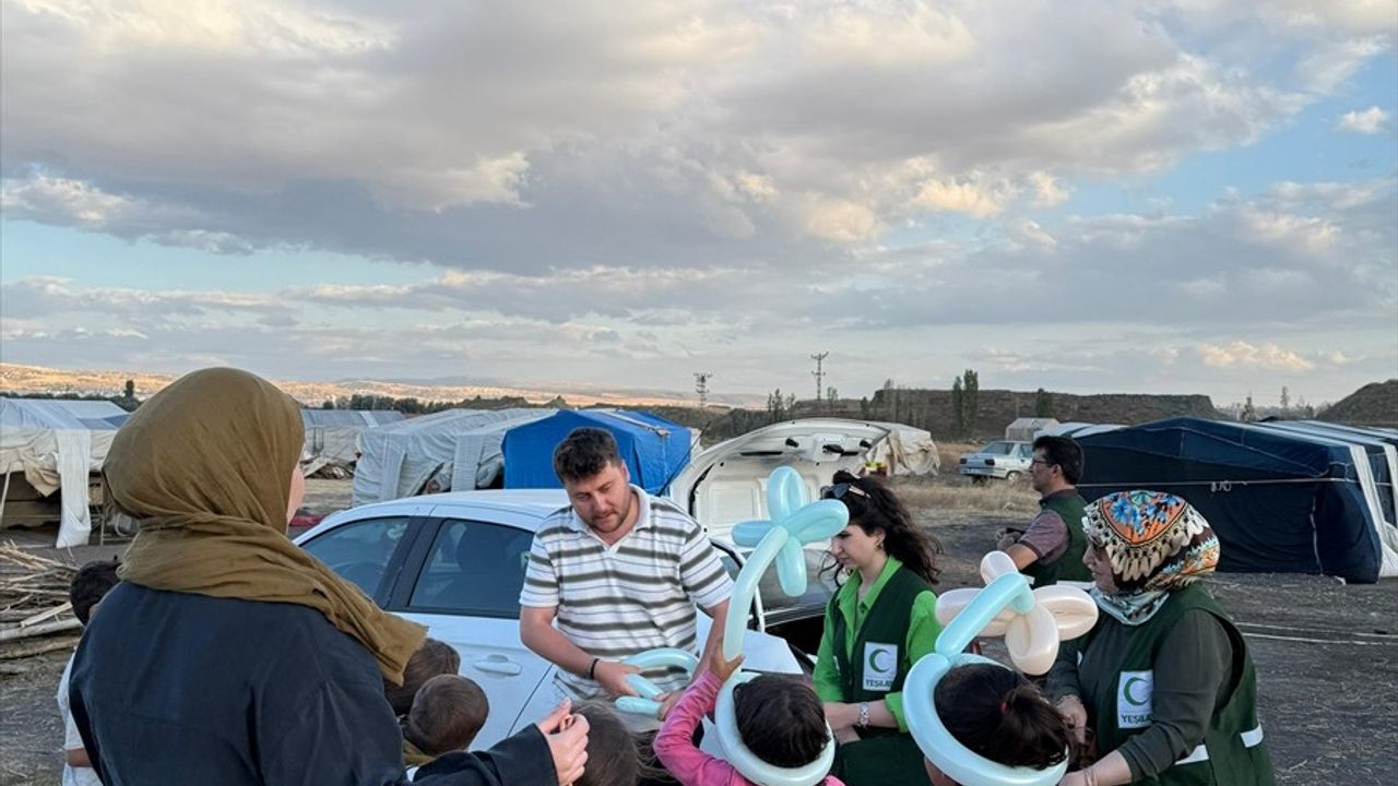 Yeşilay Çorum Şubesi'nden Mevlit Kandili Ziyareti: Mevsimlik Tarım İşçilerine Tebrik