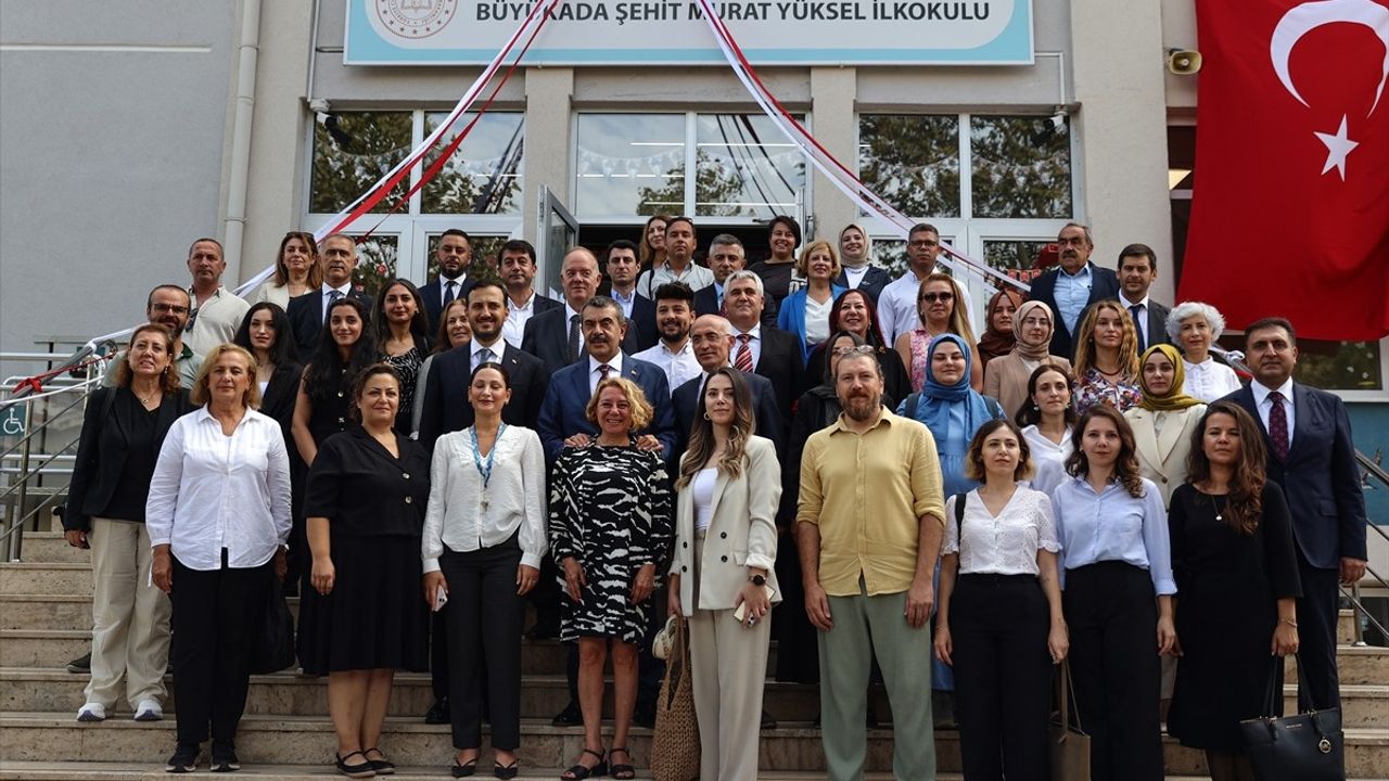 Yusuf Tekin Büyükada'da: Türkiye'de Eğitim Devrimi ve 750 Bin Derslik