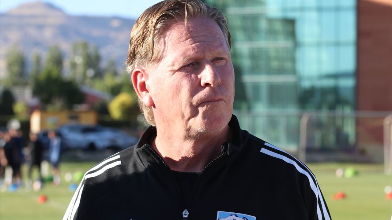 Zecorner Kayserispor, Beşiktaş Maçı Öncesi Gisdol Yönetiminde Hazırlıklarını Sürdürüyor