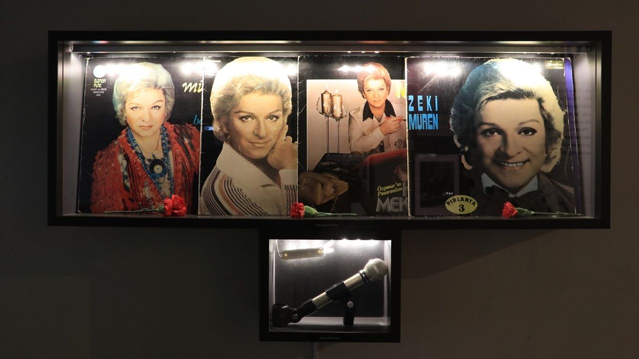 Zeki Müren, Vefatının 29. Yılında Bursa'da Kabri Başında Anıldı