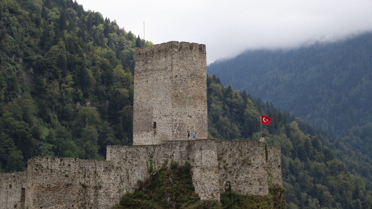 Zil Kale'ye 8 Ayda 140 Bin Ziyaretçi: Rize'nin Tarihi Çekimi