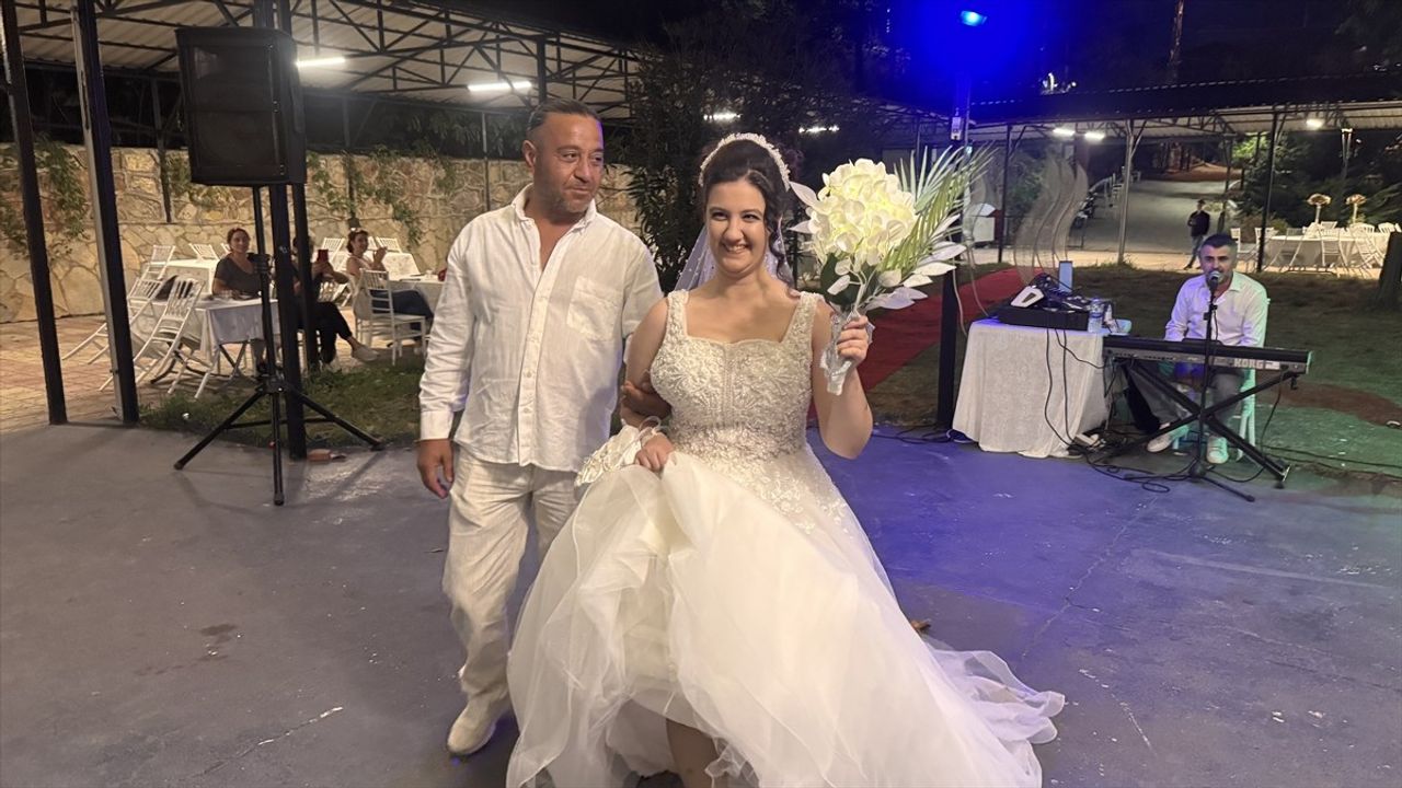 Zonguldak'ta Özel Gereksinimli Cemre'nin Gelinlik Hayali Gerçekleşti