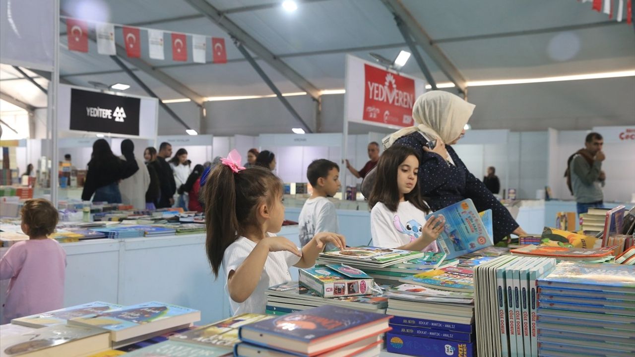 10. Uluslararası Kahramanmaraş Kitap Fuarı 'Gel ve hayatı anla' temasıyla devam ediyor