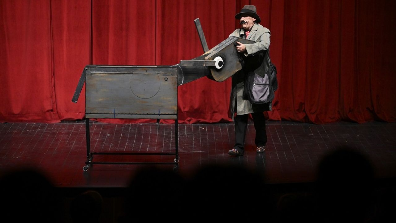 11. Uluslararası Ankara Kukla Festivali 'Erik Çöpü' ile açıldı