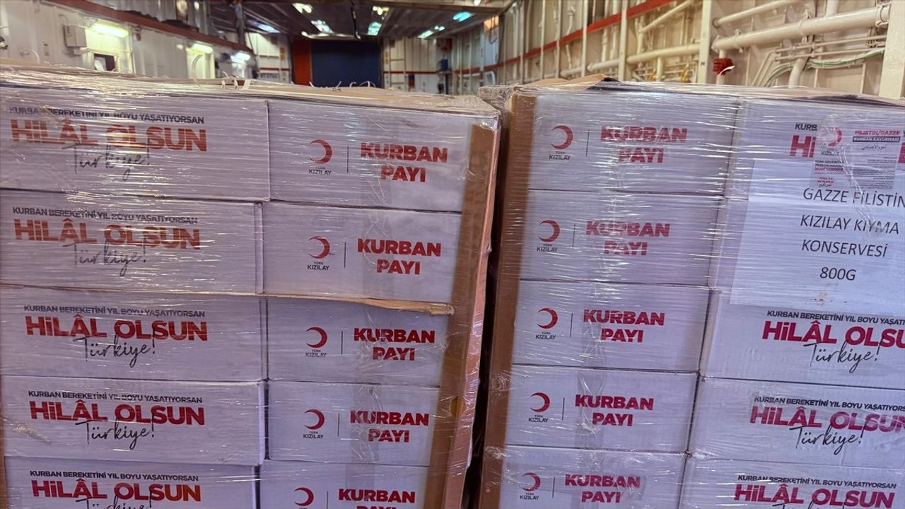17. 'İyilik Gemisi' Mersin'den Gazze'ye 900 Ton Yardımla Yola Çıkıyor