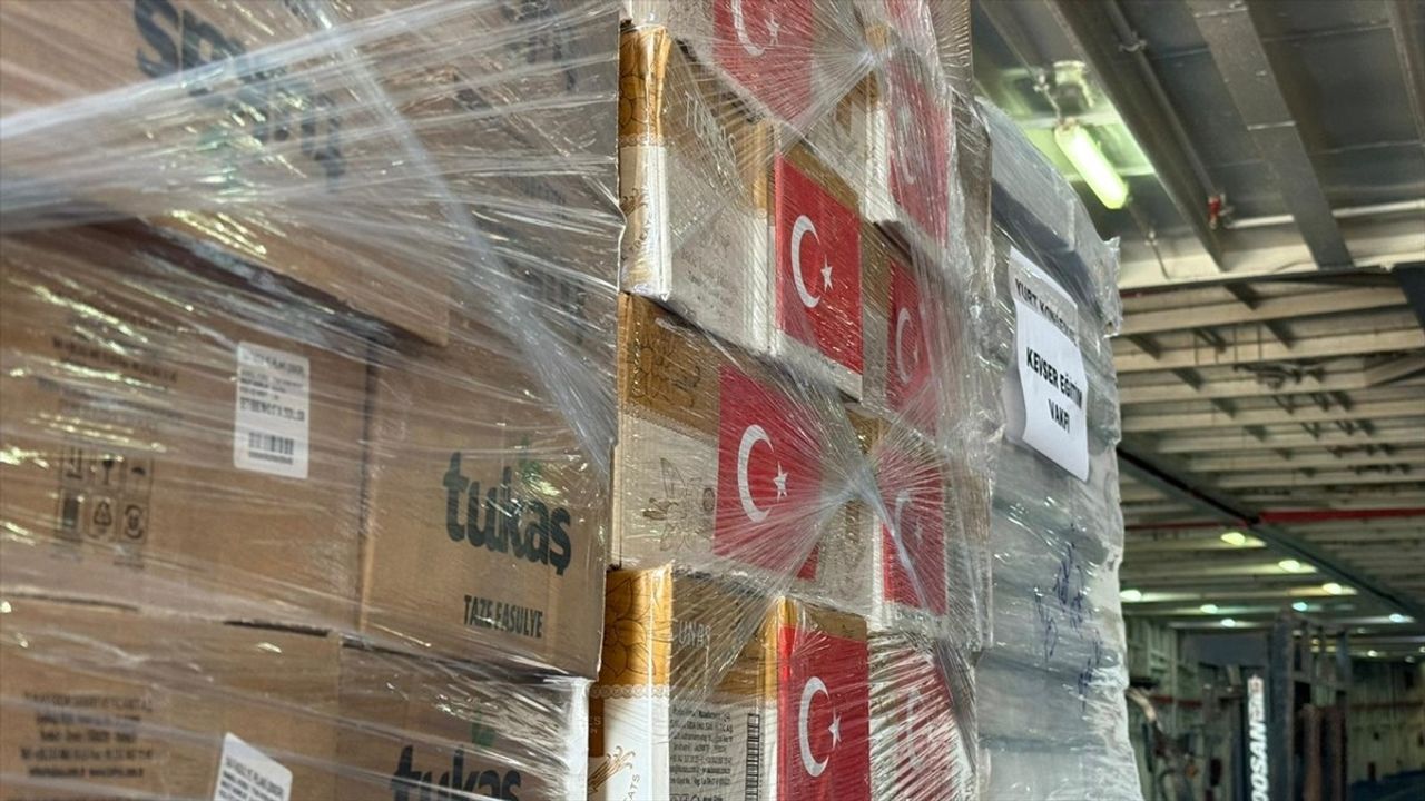 17. 'İyilik Gemisi'nden 900 Ton Yardım Refah Üzerinden Gazze'ye
