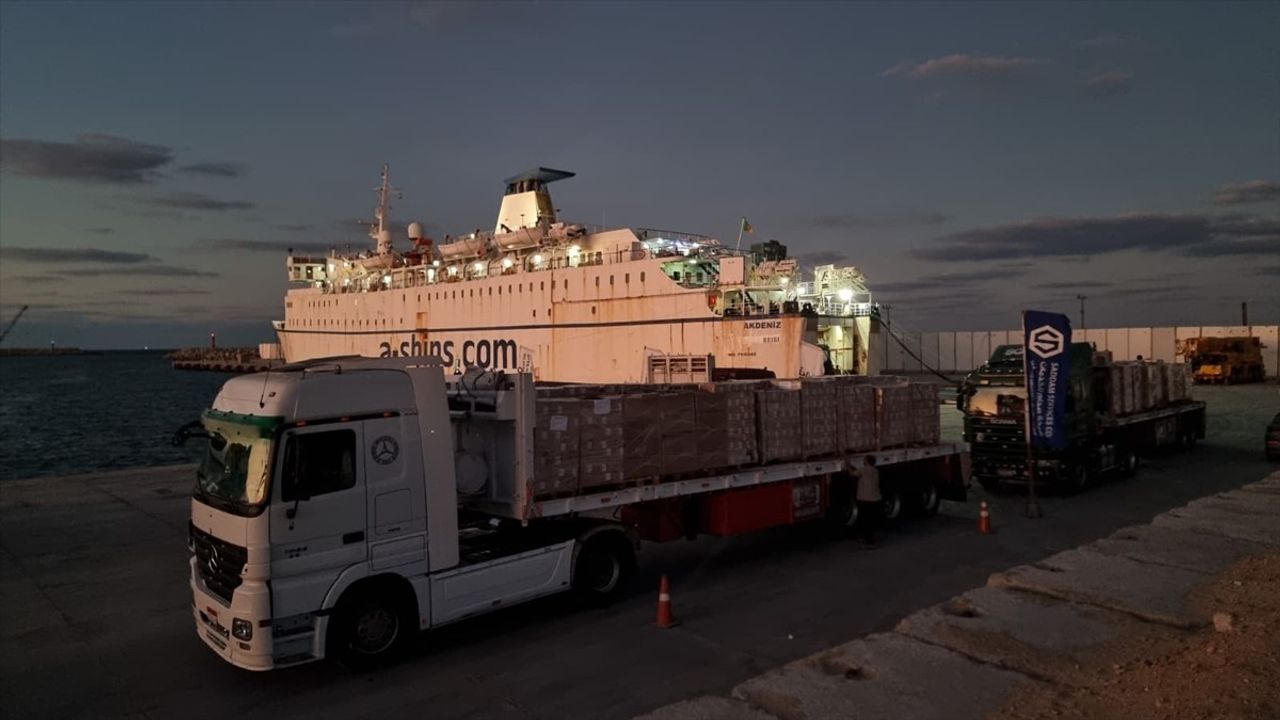 25 Tır Gazze İçin Refah Sınır Kapısı'na Yola Çıktı — 17. "İyilik Gemisi"nden 900 Ton Yardım