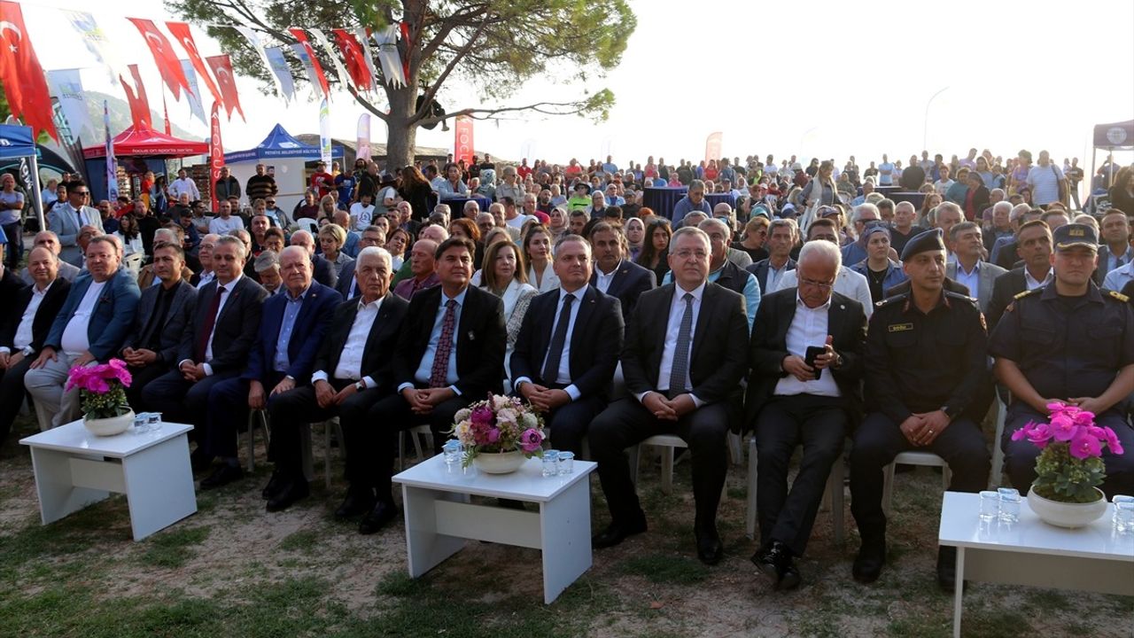 25. Uluslararası Ölüdeniz Hava Oyunları Festivali Fethiye'de başladı — 33 ülke, yaklaşık 400 yamaç paraşütçüsü