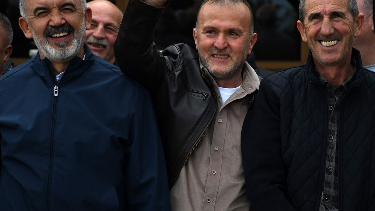 36 Yıllık Asker Arkadaşları Düzce'de Kanser Hastası Dostlarına Destek İçin Buluştu