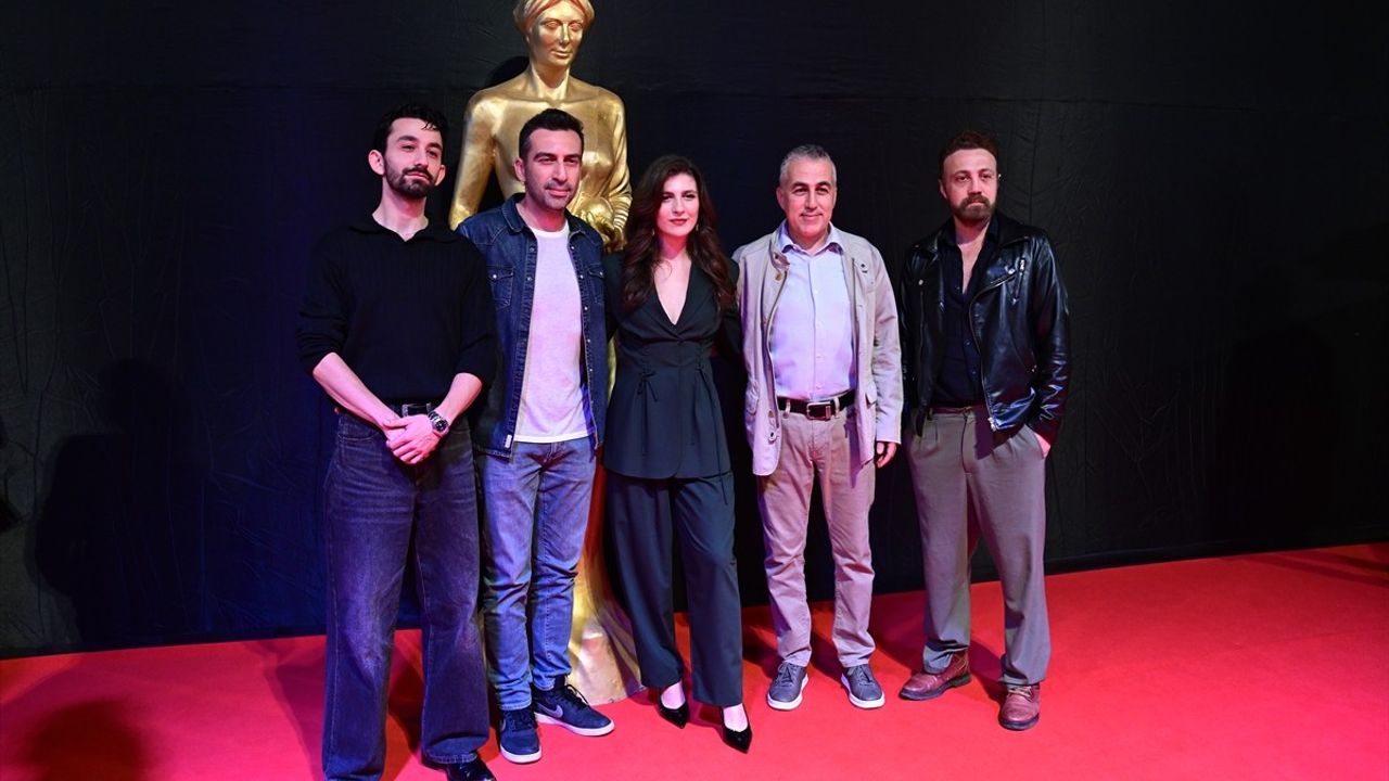 62. Uluslararası Antalya Altın Portakal Film Festivali kırmızı halı ile açıldı