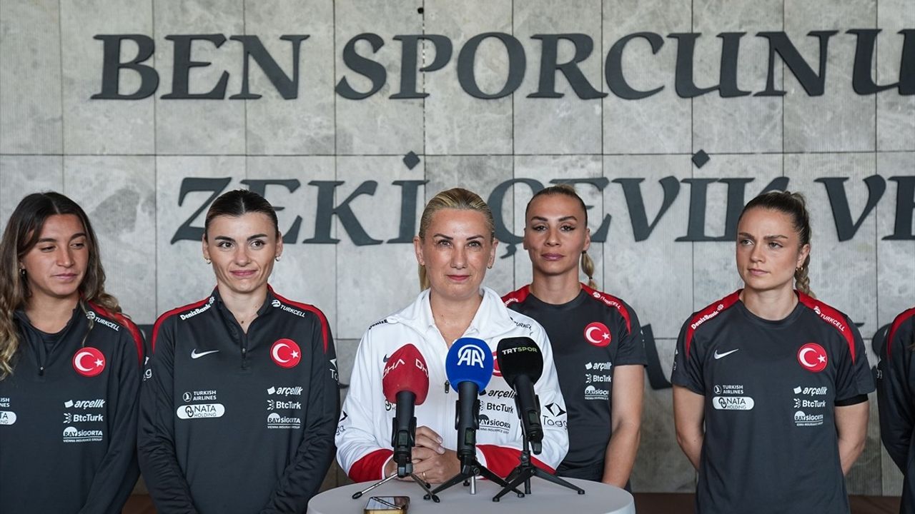 A Milli Kadın Futbol Takımı Kosova Öncesi Medya Günü — Necla Güngör Kıragası Açıklıyor