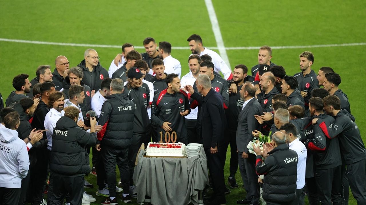 A Milli Takımı Kocaeli Stadı'nda Gürcistan Maçı Öncesi İnceleme Yürüyüşü