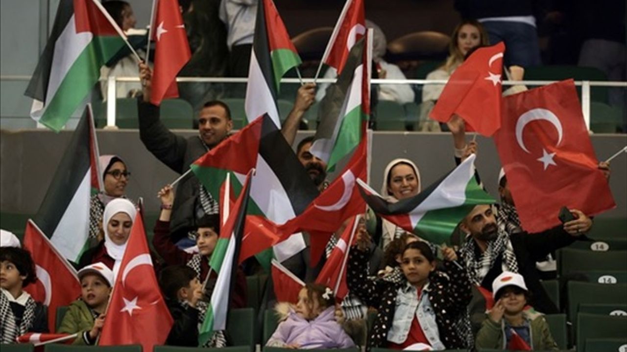 AA'nın Filistinli Çalışanlarının Çocukları Kocaeli'de Türkiye-Gürcistan Maçını İzleyecek