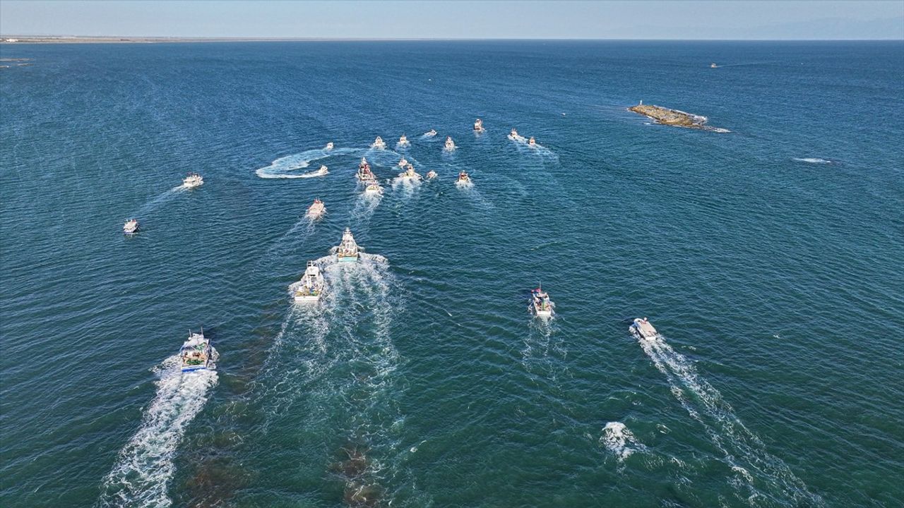 Adana'da Balıkçılar Küresel Sumud Filosu'na Destek İçin Akdeniz'e Açıldı