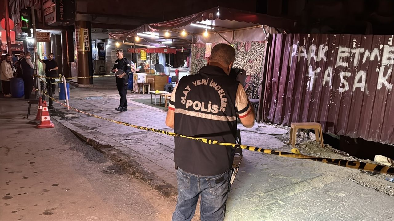 Adana'da Çay Ocağına Silahlı Saldırı: Şüpheli Kovalamacayla Yakalandı