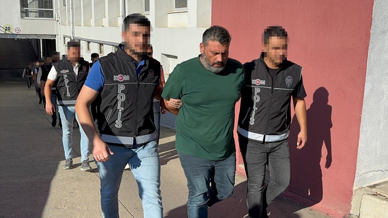 Adana'da Ecrimisil Dolandırıcılığı: 13 Zanlıdan 5'i Tutuklandı