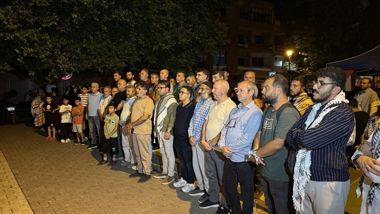 Adana'da İsrail'in 'Küresel Sumud Filosu'na Saldırısı Protesto Edildi
