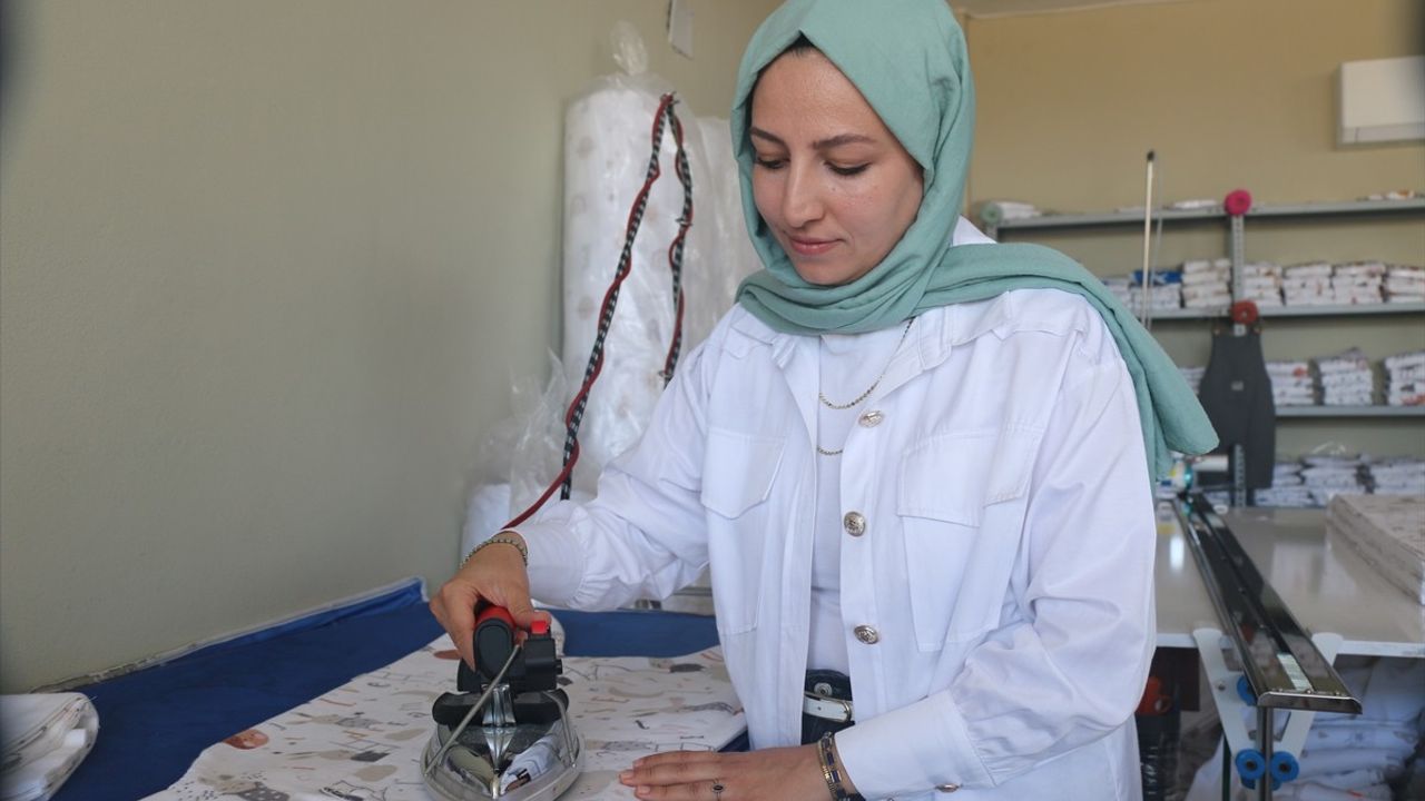 Adana'da Kadın Girişimci Şeyma Aydıner, Çocuk Kıyafetlerini 13 Ülkeye Gönderiyor