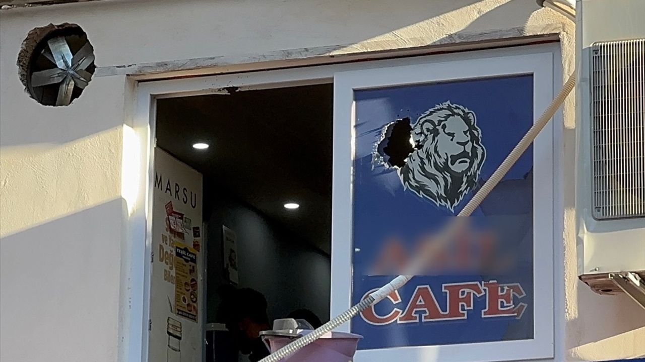 Adana'da Kafeye Av Tüfeğiyle Saldırı Güvenlik Kamerasında