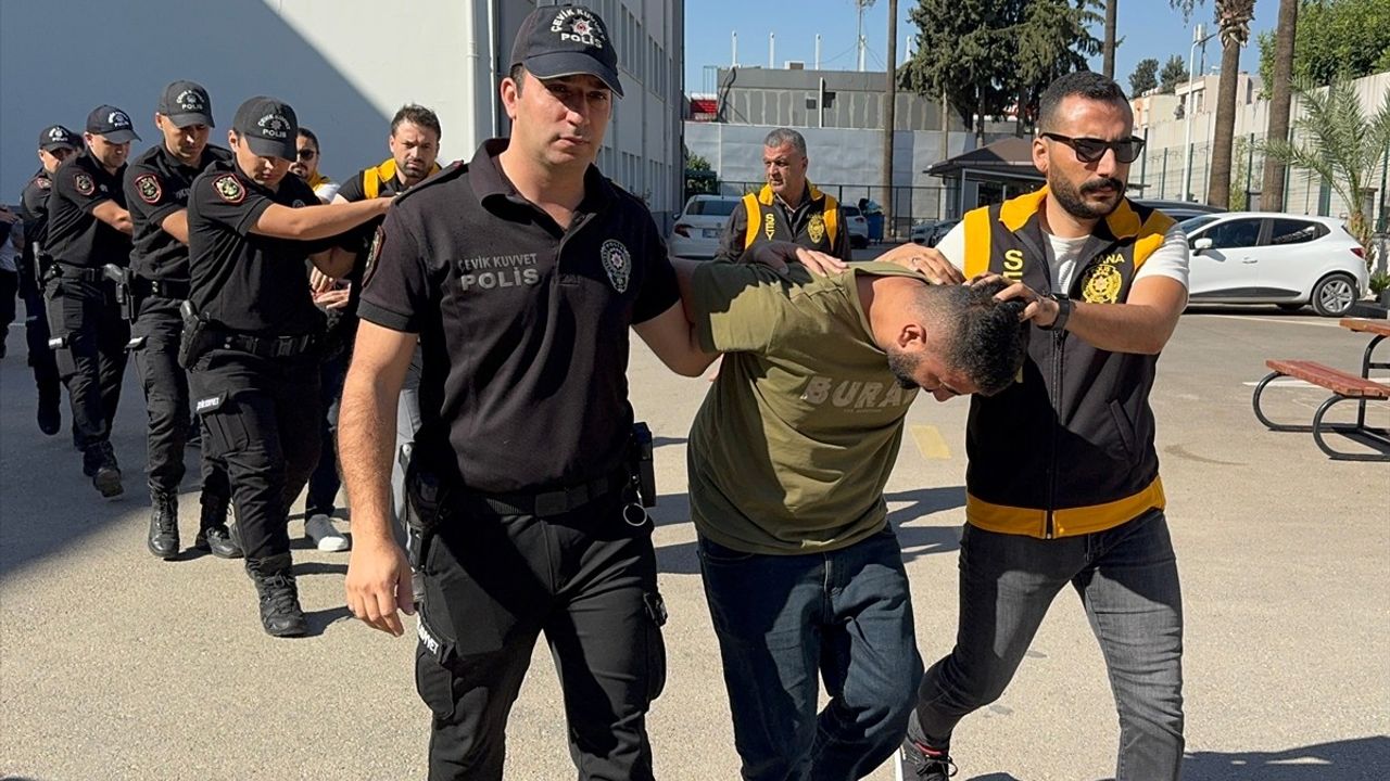 Adana'da ofis, ev ve muhtarlık kurşunlandı: 6 zanlı tutuklandı