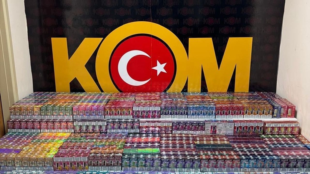 Adana'da saman yüklü tırda 2 bin 700 kaçak elektronik sigara ele geçirildi