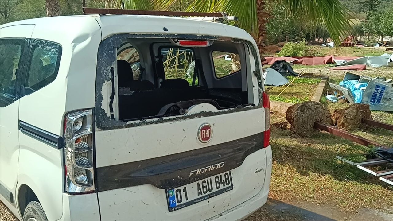 Adana Kozan'da Fırtına: Okul Çatısı Uçtu, Araçlar Hasar Gördü