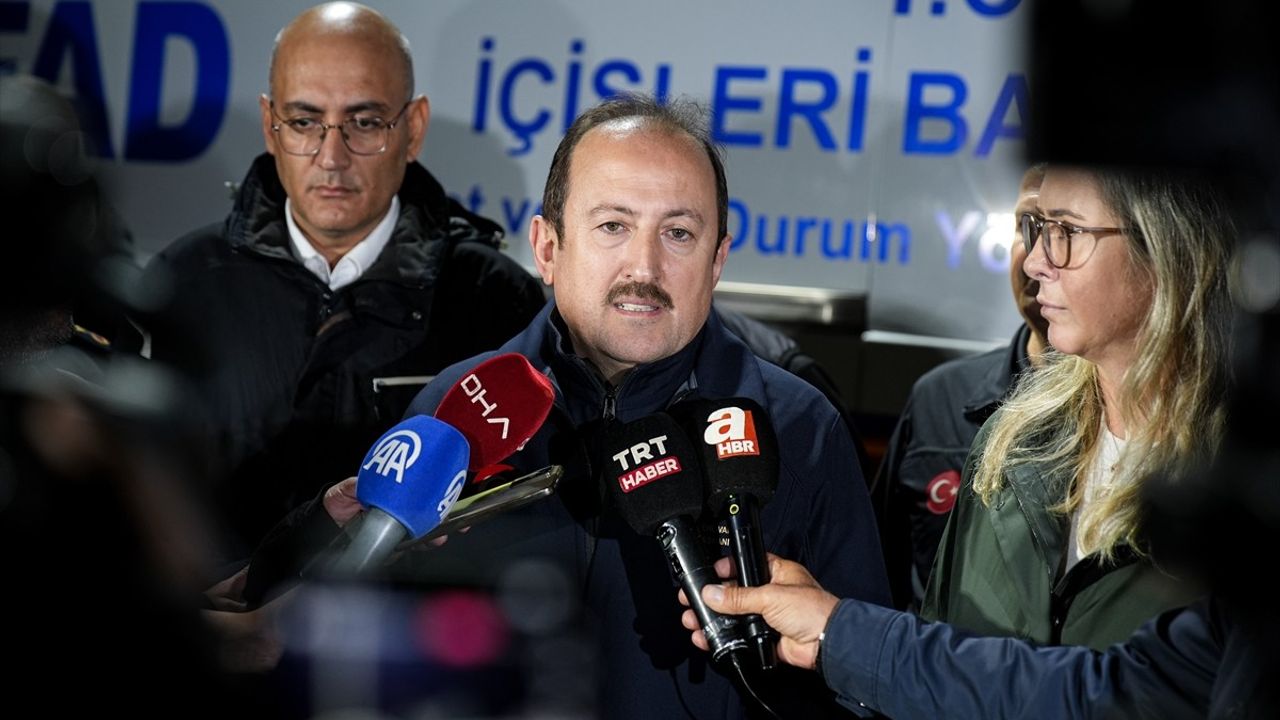 AFAD Başkanı Pehlivan: Foça'da 666 personel ve 277 araçla arama-kurtarma sürüyor