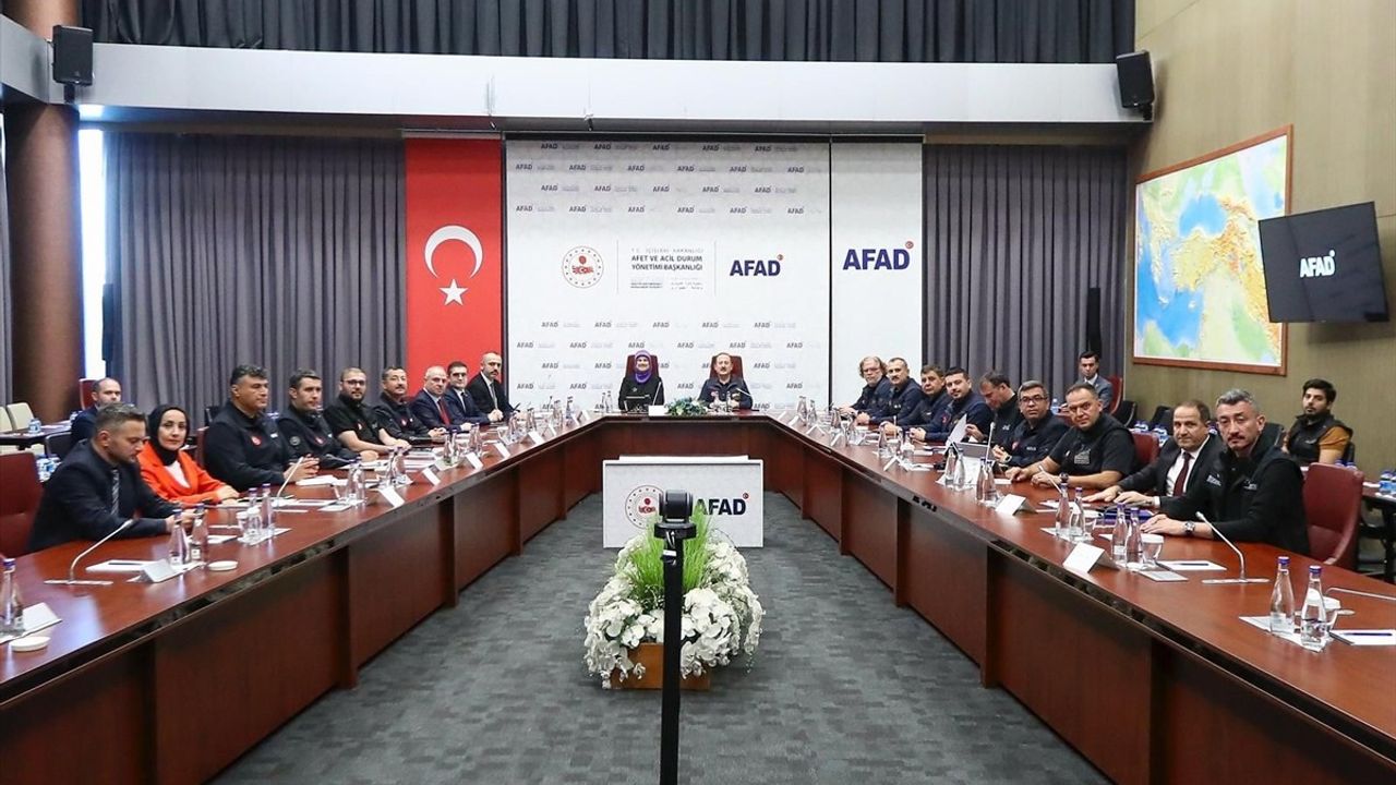 AFAD ve Türk Kızılay, Gazze'ye 100 Bin Ton Üzeri İnsani Yardımı Değerlendirdi