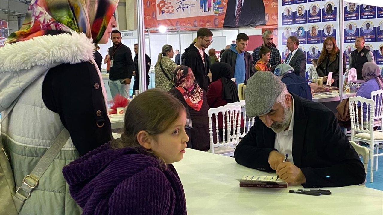 Ahmet Turgut Çorum'da 'Sumud Filosu' Söyleşisinde Okurlarıyla Buluştu