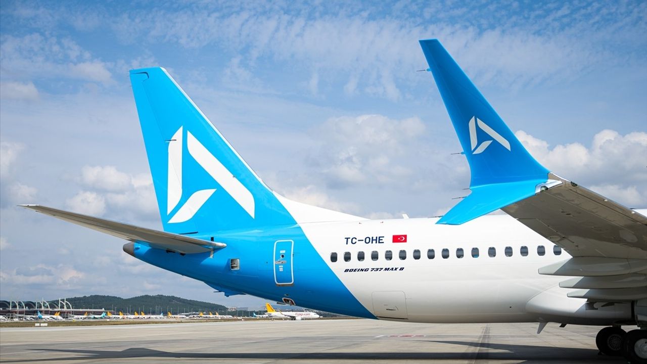 AJet'in 5. Fabrika Çıkışlı Boeing 737-8 MAX'i İstanbul'a İndi