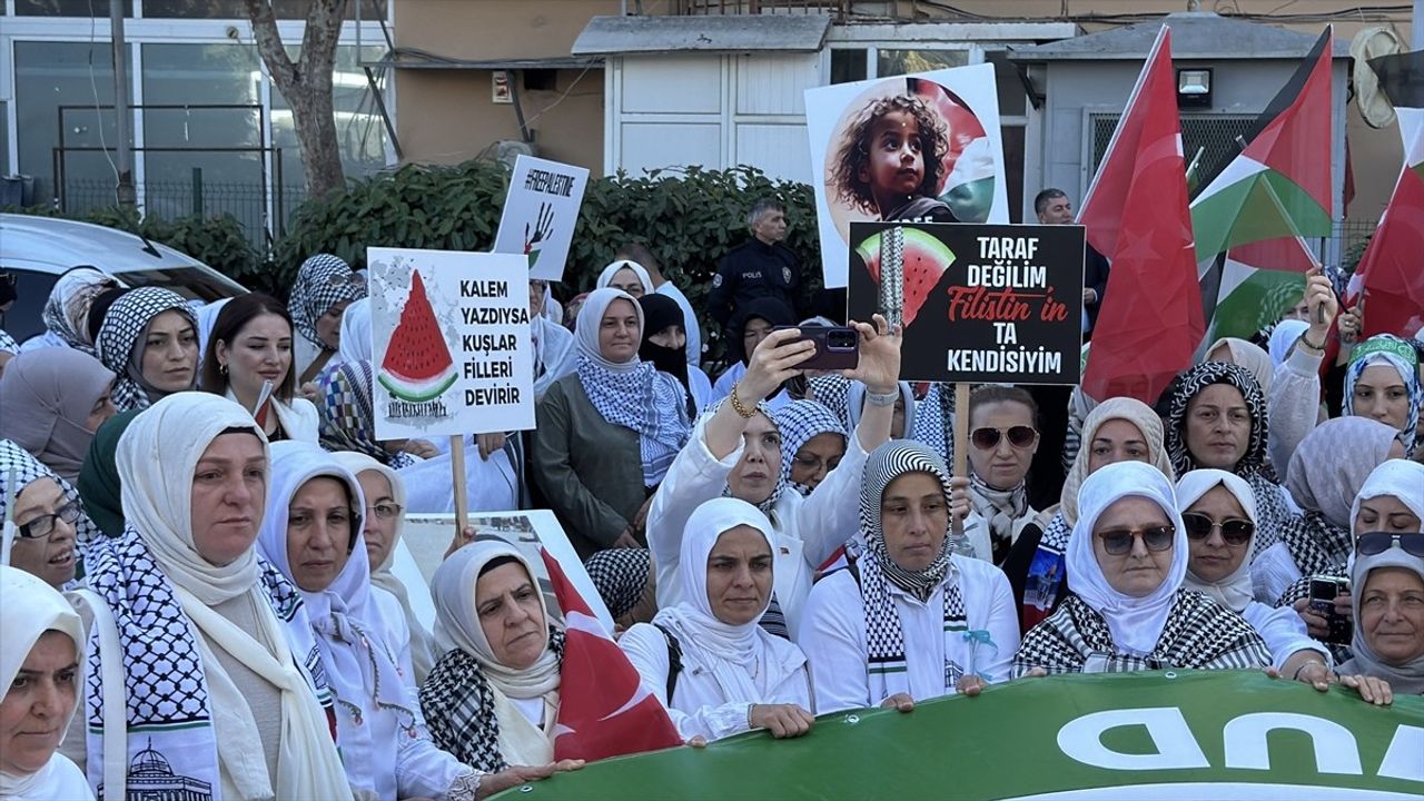 AK Parti Kadın Kolları Sakarya ve Çevre İllerde 'Gazze için Sessiz Çığlık' Etkinliği