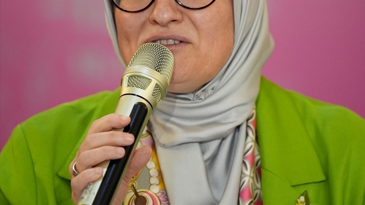 AK Parti'li Belgin Uygur İzmir'de: 'Son 23 Yılda Ayrımcılık Kaldırıldı'