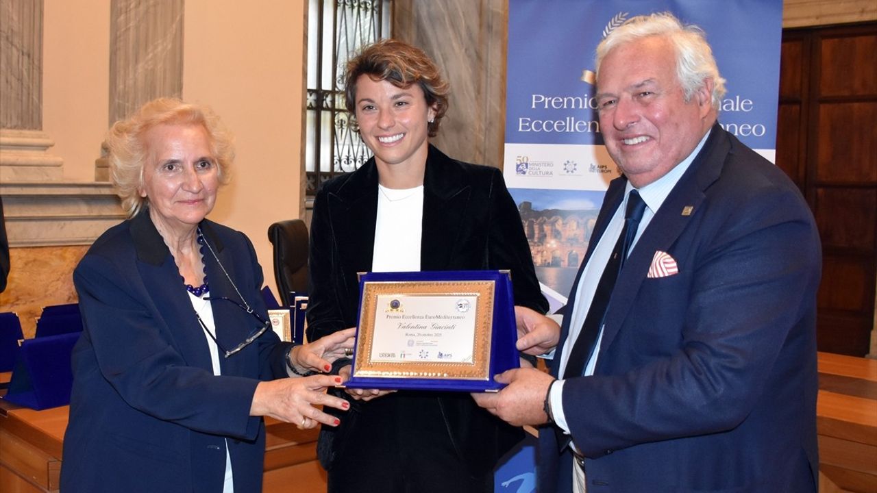 Akdeniz Mükemmeliyet Ödülleri: Kenan Yıldız ve Servet Yardımcı Roma'da Ödül Aldı