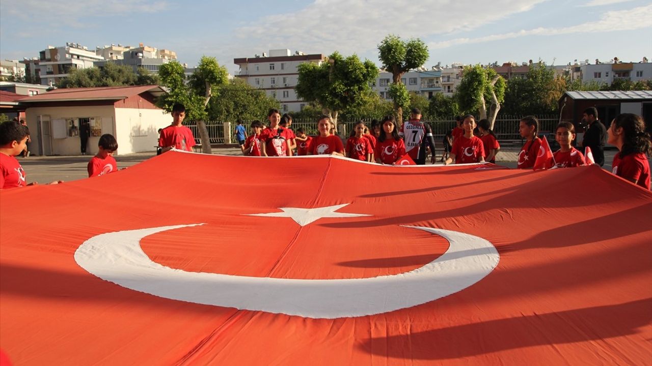 Alata Ortaokulu Öğrencileri Mersinli Şehit Celil Mutlu'yu Andı