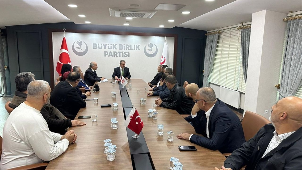 Alevi-Bektaşi Dedeler ve STK Temsilcilerinden BBP'ye Ziyaret