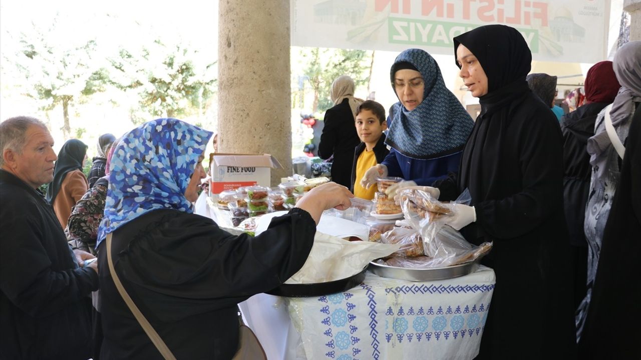 Amasya'da Filistin'e Destek: Hayır Çarşısı Sultan II. Bayezid'de Açıldı