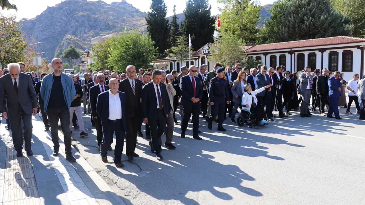 Amasya'da Görme Engelliler İçin Farkındalık Yürüyüşü