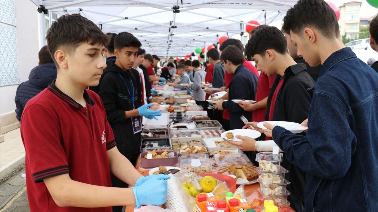 Amasya'da Lise Öğrencilerinden Gazze’ye Destek Kermesi