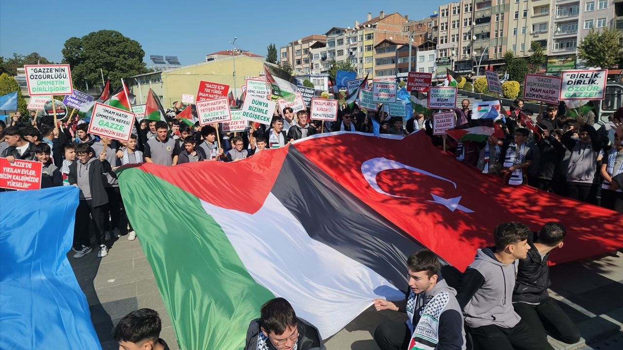 Amasya Suluova'da Gazze'ye Destek Yürüyüşü