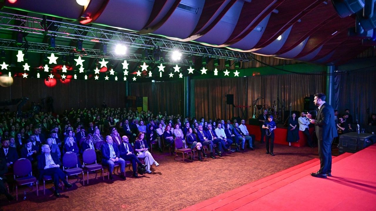 Anadolu Ajansı'na 'Türkiye'nin En Mutlu İş Yeri' Ödülü — Happy Place to Work