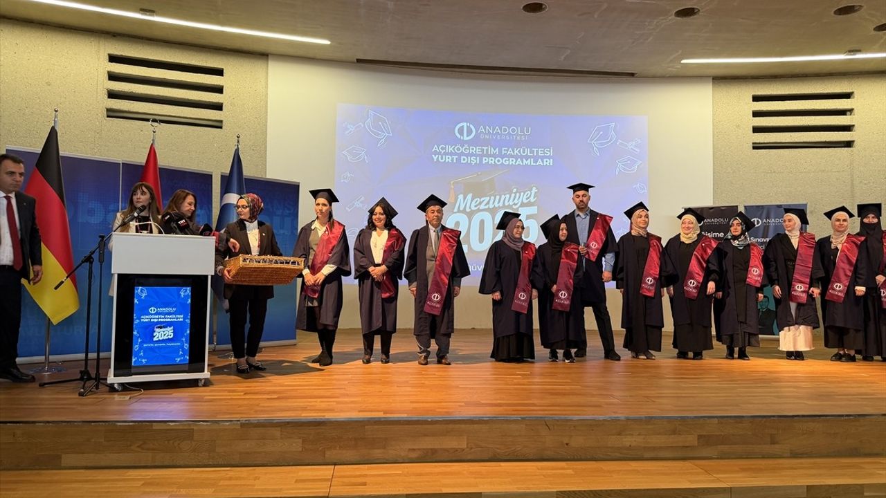 Anadolu Üniversitesi, Köln'de Batı Avrupa Programları Mezuniyet Töreni