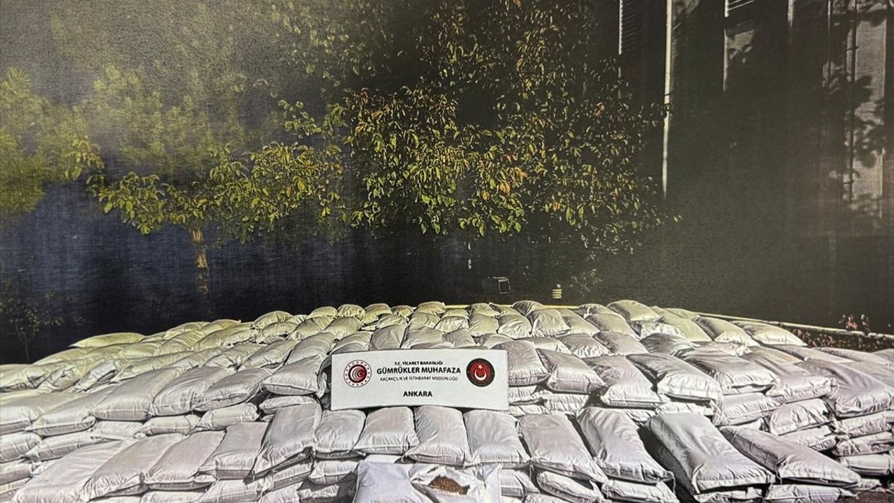 Ankara'da 12 ton 900 kilogram kaçak tütün ve 15 milyon 640 bin makaron ele geçirildi