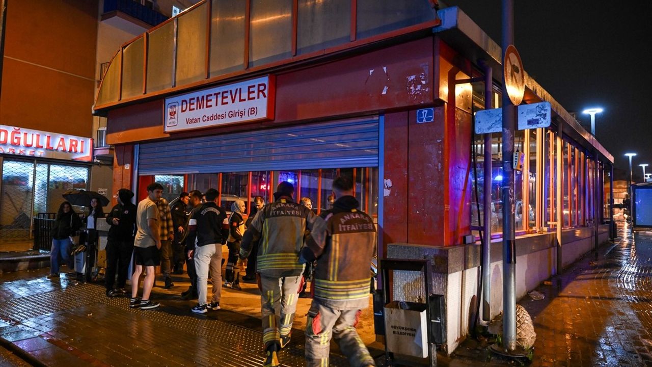 Ankara'da Demetevler Metro İstasyonunda Duman Paniği