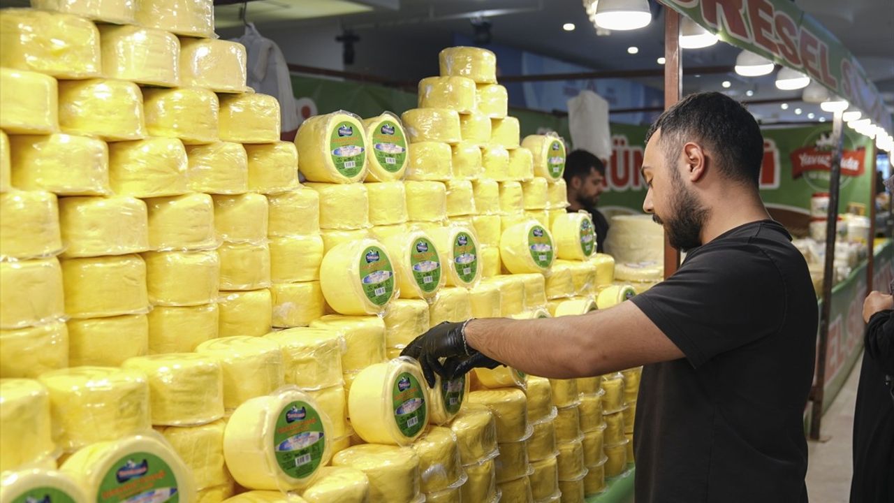 Ankara'da Erzurum Cağ Kebabı ve Çeçil Peyniri Festivali başladı