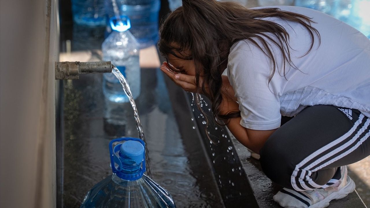 Ankara'da Kesikköprü Arızası: Mamaklılar Çeşmelerden Su Temin Ediyor